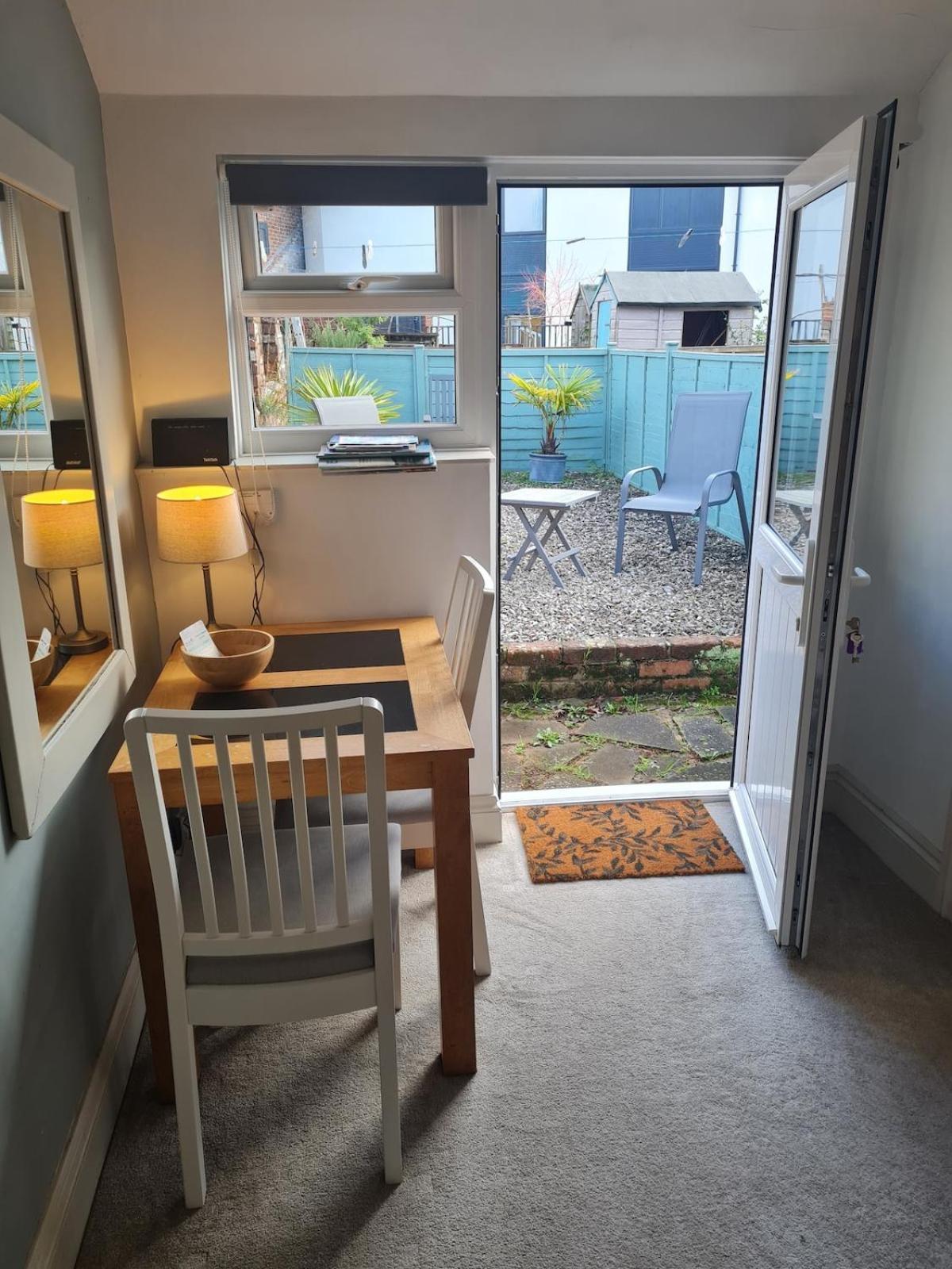 Apartamento Quiet Self Contained Flat Near Town Centre And *